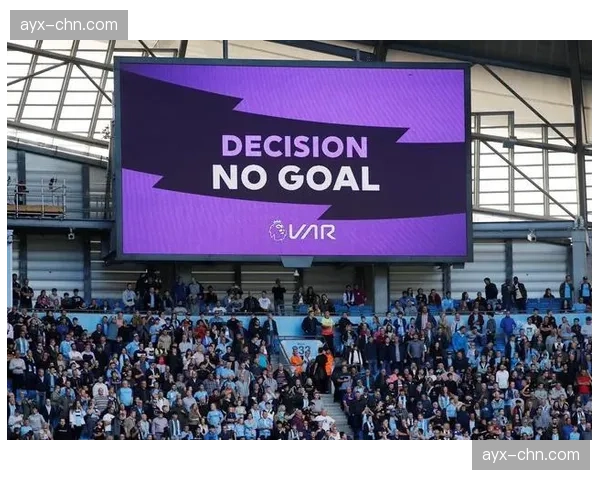 走进英超裁判组：VAR中心在三月密集赛程中的工作流程揭秘